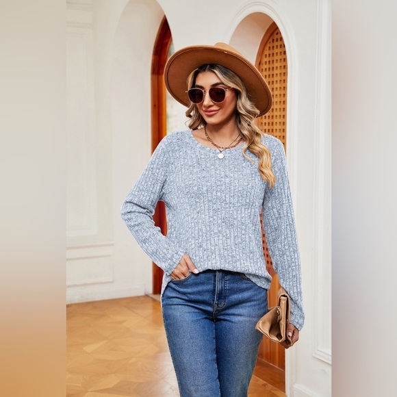 Every Day Style Round Neck Heathered Top - Picture 2 of 5